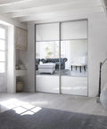 Porte de placard coulissante blanche brillante avec miroir argenté, 250x180 cm
